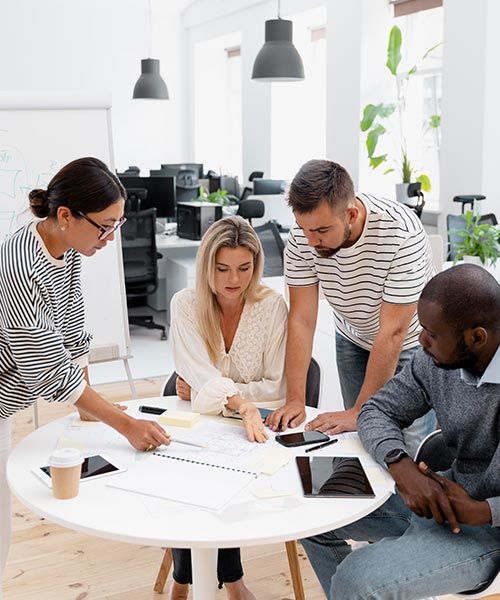 Réfléchir en atelier de travail sa proposition de valeur pour ses produits et services participe à une image de marque éthique. Cabinet de conseil à Lille - © Com' un conseil